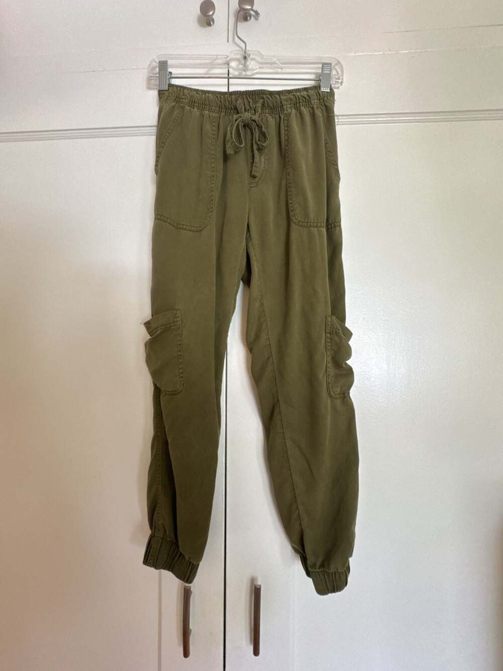 C&C California Cargo Jogger Pants Size XS Military Olive Green 100% Lyocell Pock